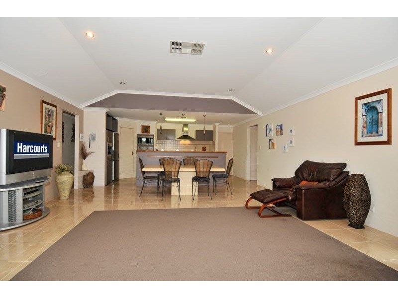 2 Guilderton Close, Erskine WA 6210