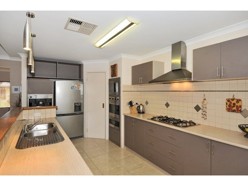 2 Guilderton Close, Erskine WA 6210