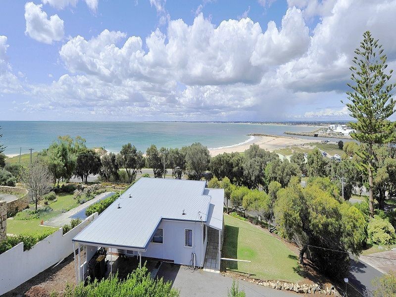 2 Peter Street, Halls Head WA 6210