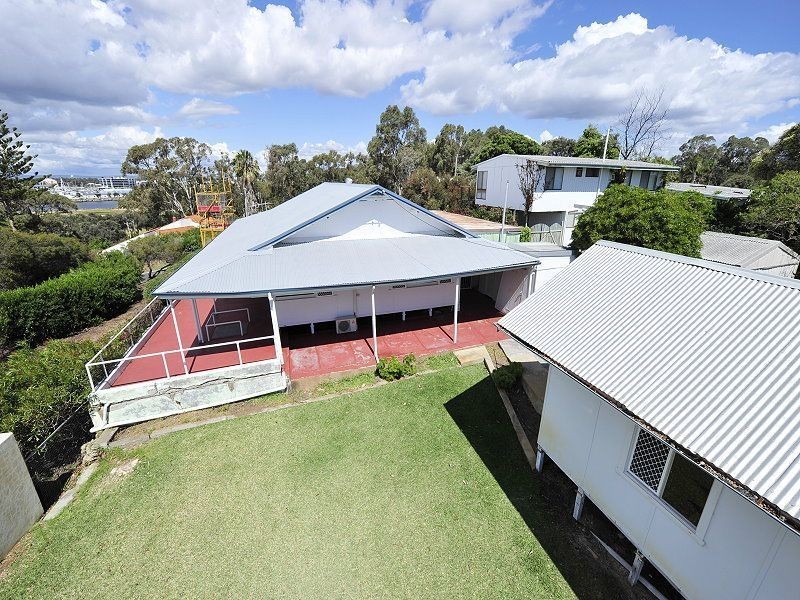 2 Peter Street, Halls Head WA 6210