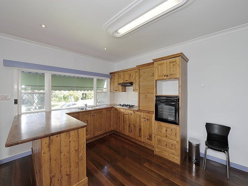 2 Peter Street, Halls Head WA 6210