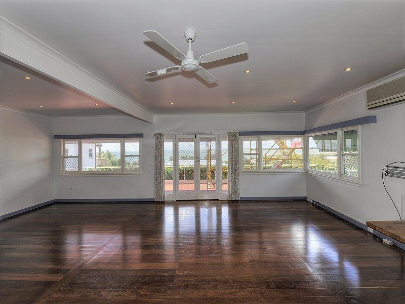 2 Peter Street, Halls Head WA 6210