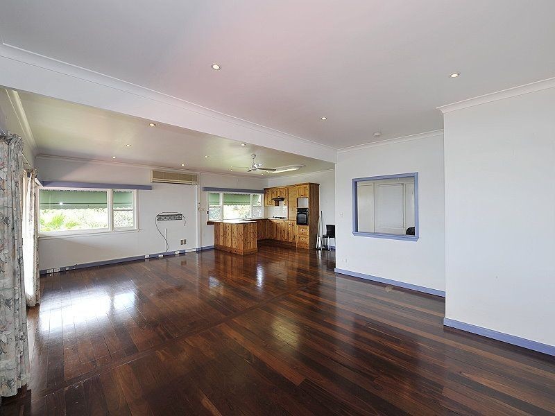 2 Peter Street, Halls Head WA 6210