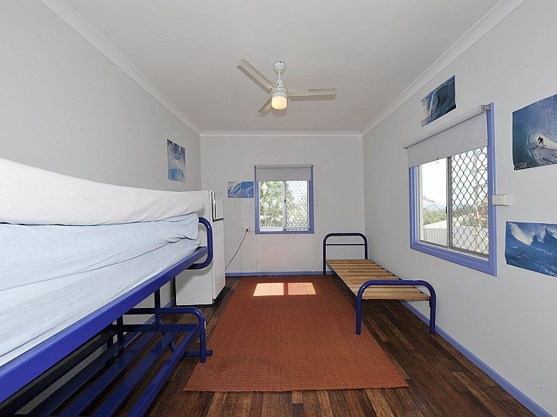 2 Peter Street, Halls Head WA 6210