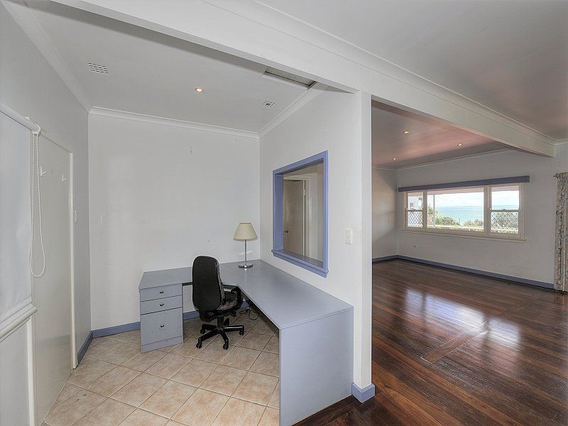 2 Peter Street, Halls Head WA 6210