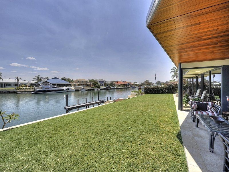 31 Waterside Drive, Dudley Park WA 6210