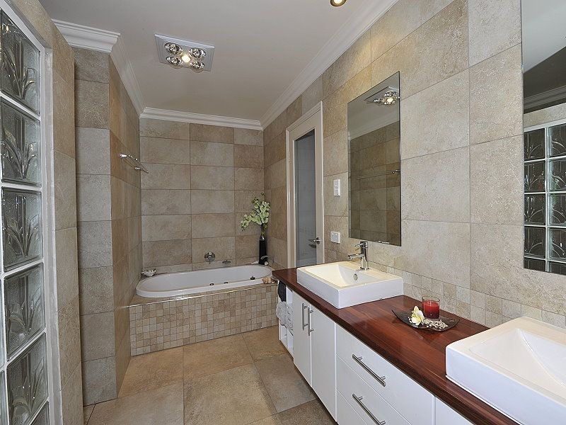 31 Waterside Drive, Dudley Park WA 6210