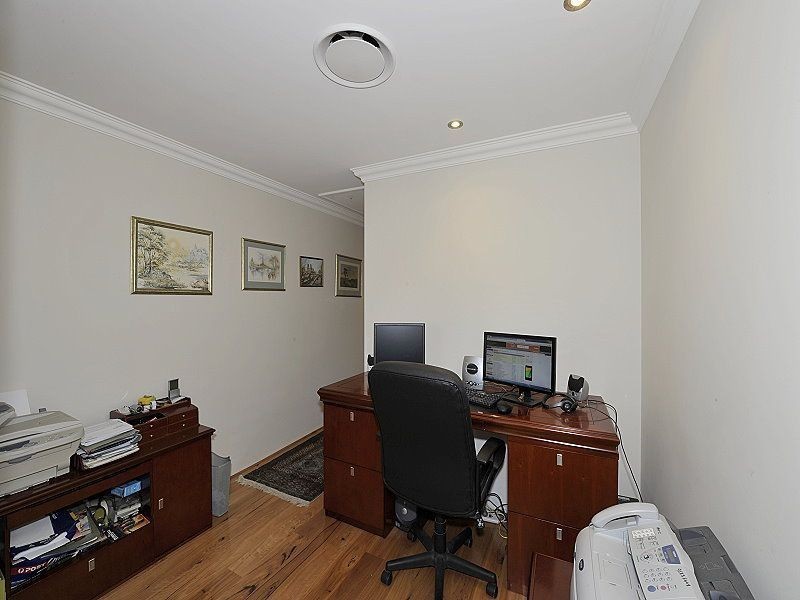 31 Waterside Drive, Dudley Park WA 6210