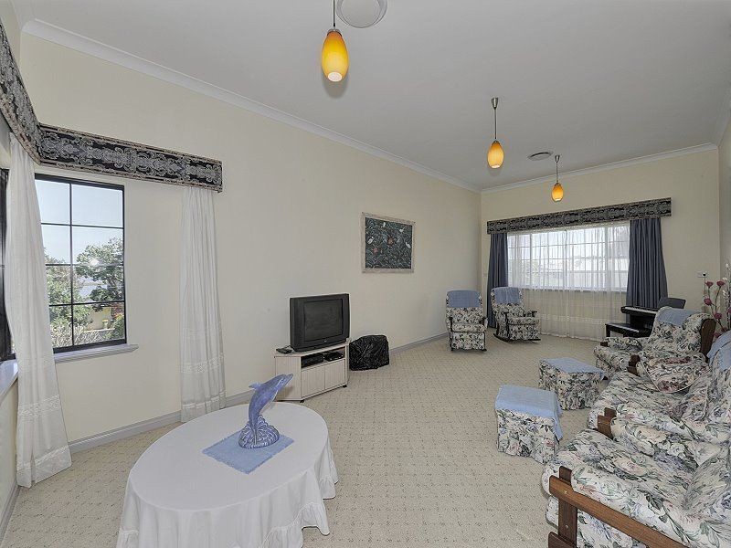 6 Bolton Street, Dudley Park WA 6210