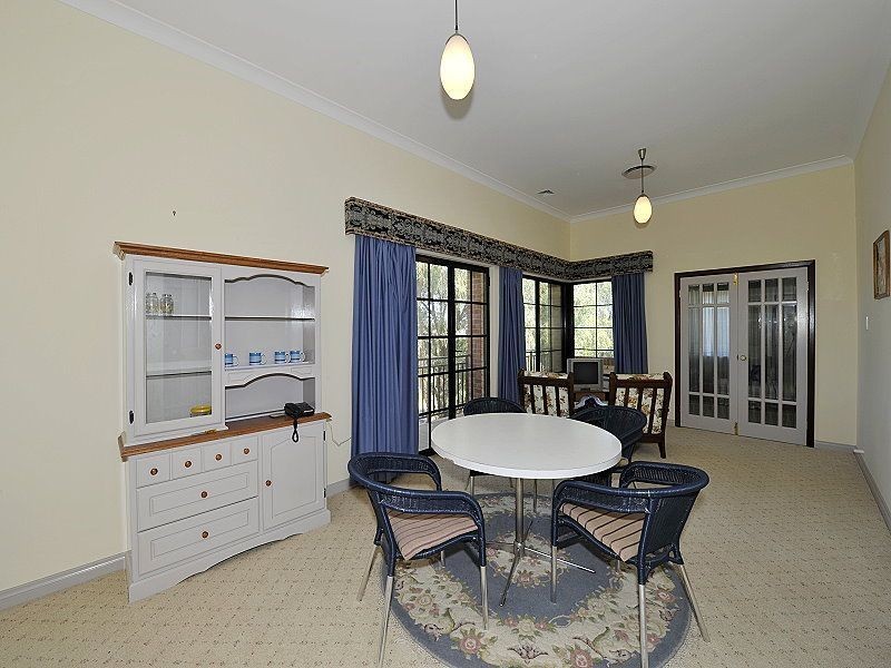 6 Bolton Street, Dudley Park WA 6210