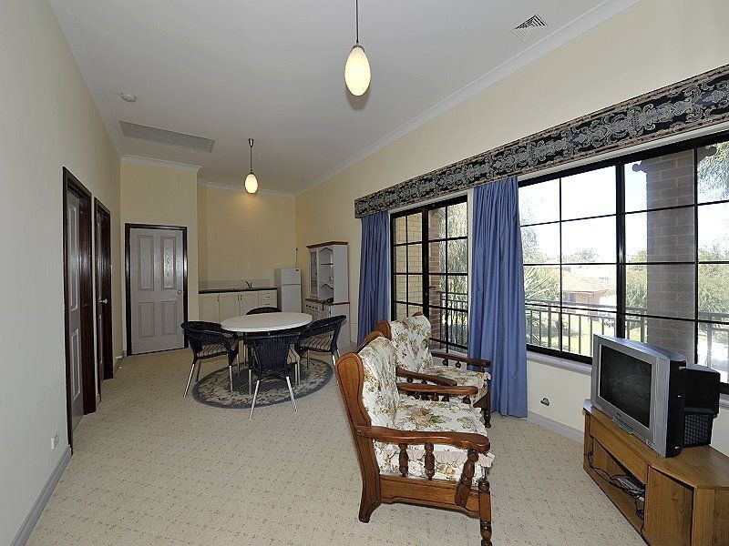 6 Bolton Street, Dudley Park WA 6210