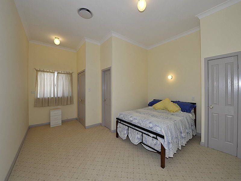 6 Bolton Street, Dudley Park WA 6210