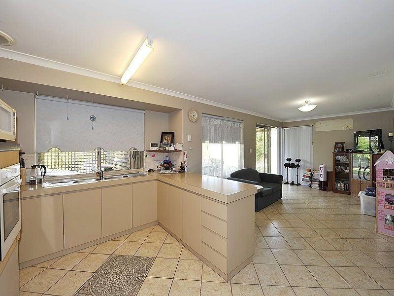4 Augusta Mews, Meadow Springs WA 6210