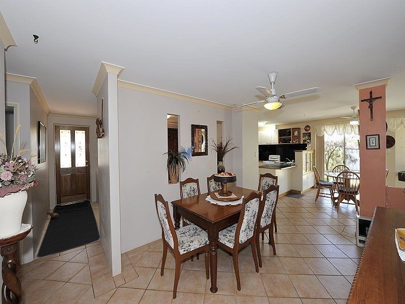 8 Tacoma Loop, Dudley Park WA 6210