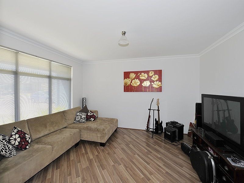 5 Pelora View, Lakelands WA 6180