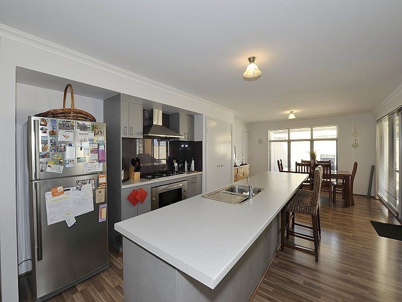 5 Pelora View, Lakelands WA 6180