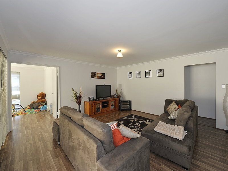 5 Pelora View, Lakelands WA 6180