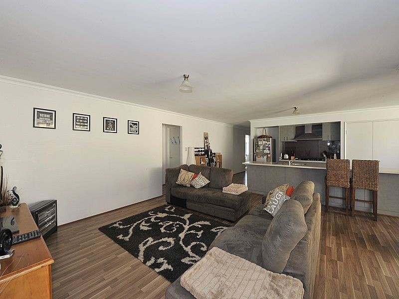 5 Pelora View, Lakelands WA 6180