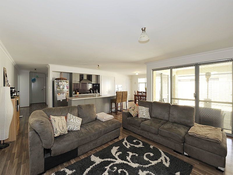 5 Pelora View, Lakelands WA 6180