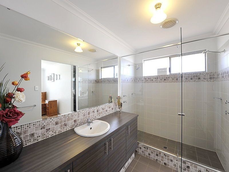 5 Pelora View, Lakelands WA 6180