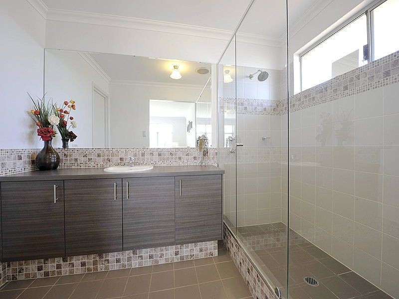 5 Pelora View, Lakelands WA 6180