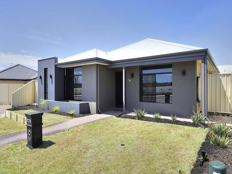 82 Badgerup Avenue, Lakelands WA 6180