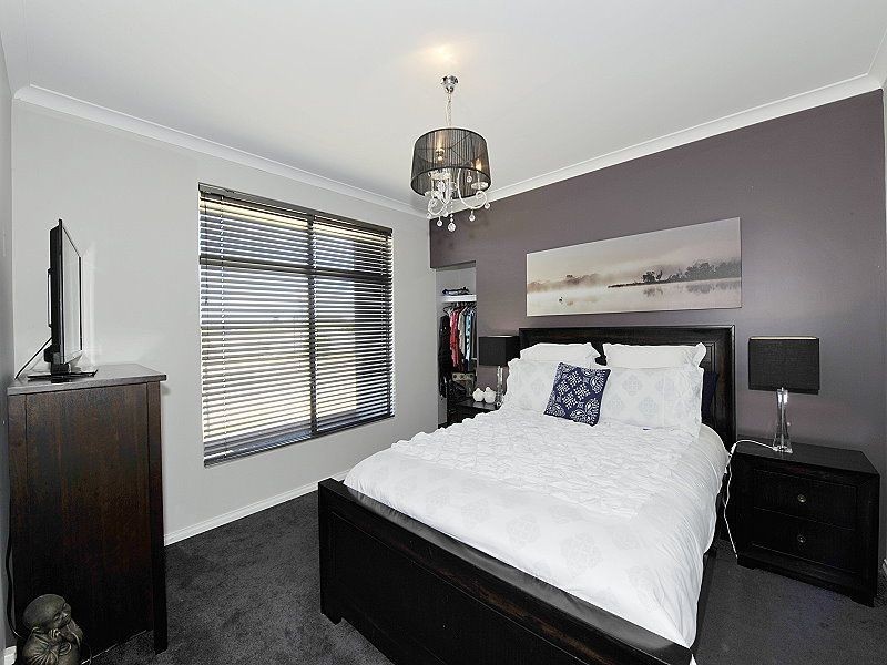 82 Badgerup Avenue, Lakelands WA 6180