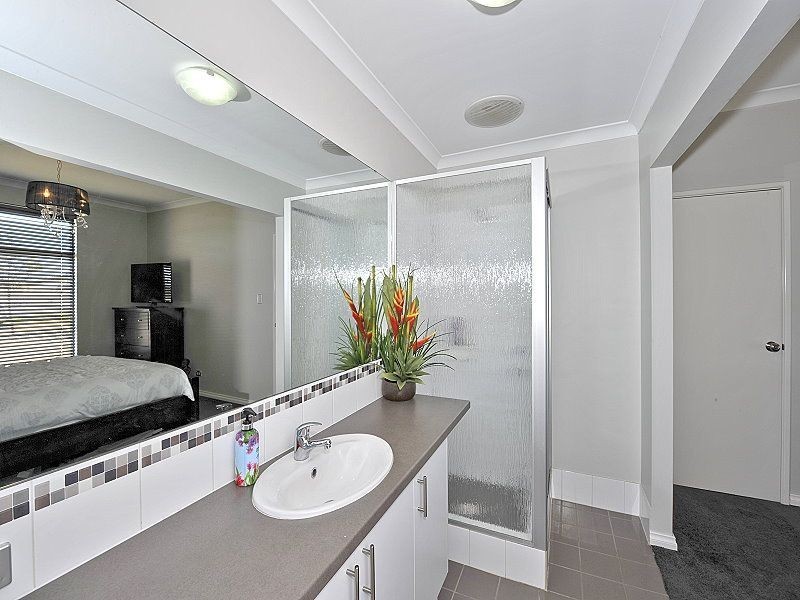 82 Badgerup Avenue, Lakelands WA 6180