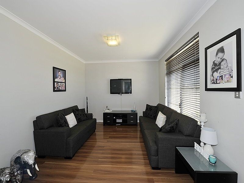 82 Badgerup Avenue, Lakelands WA 6180