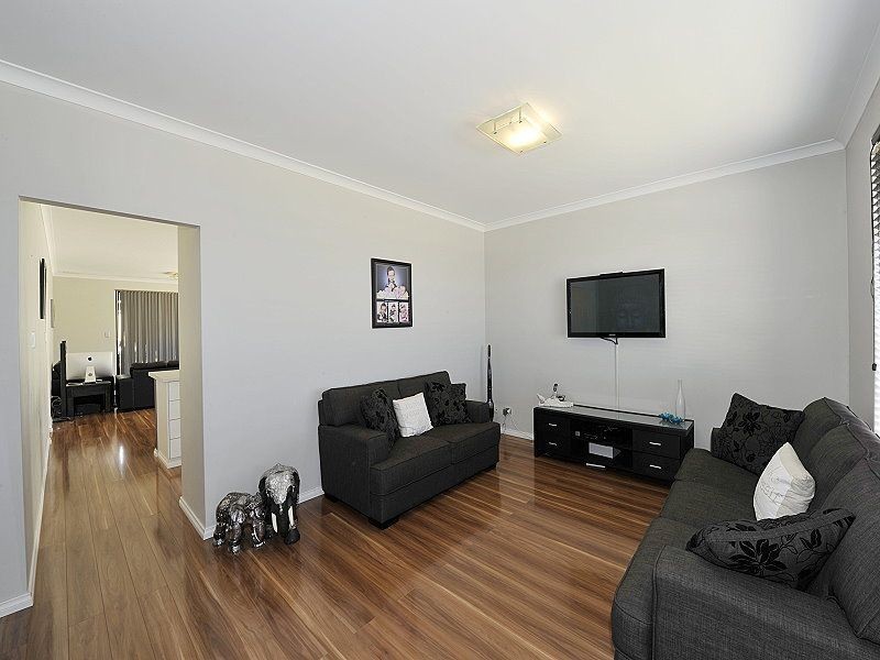 82 Badgerup Avenue, Lakelands WA 6180