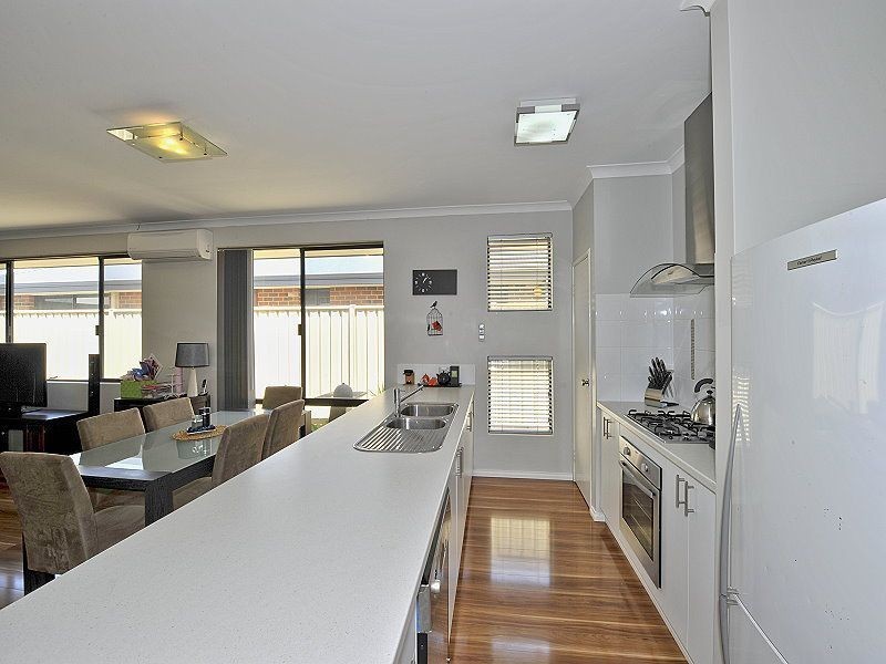 82 Badgerup Avenue, Lakelands WA 6180