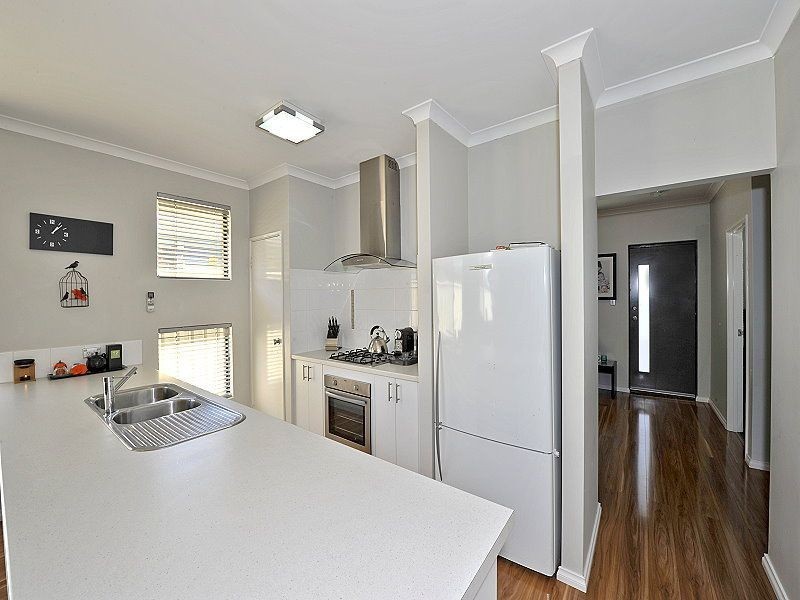 82 Badgerup Avenue, Lakelands WA 6180