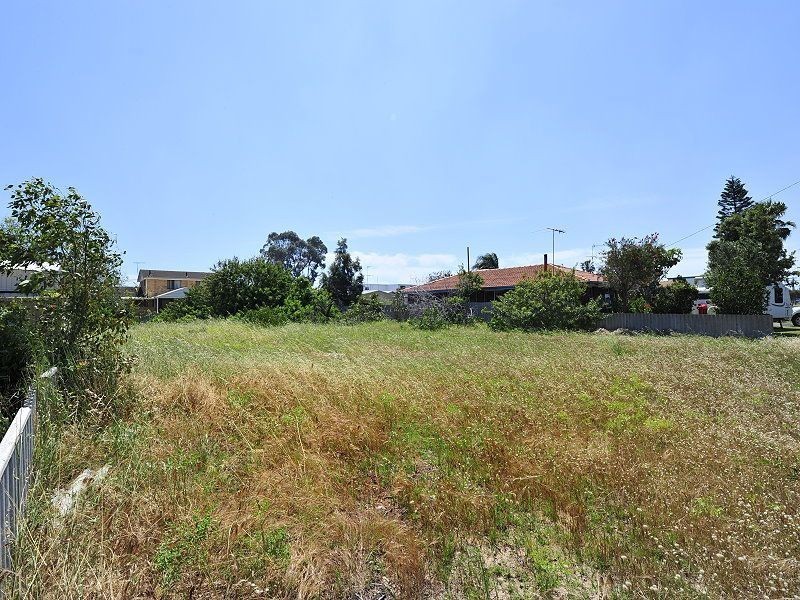 10 Clytie Road, Silver Sands WA 6210