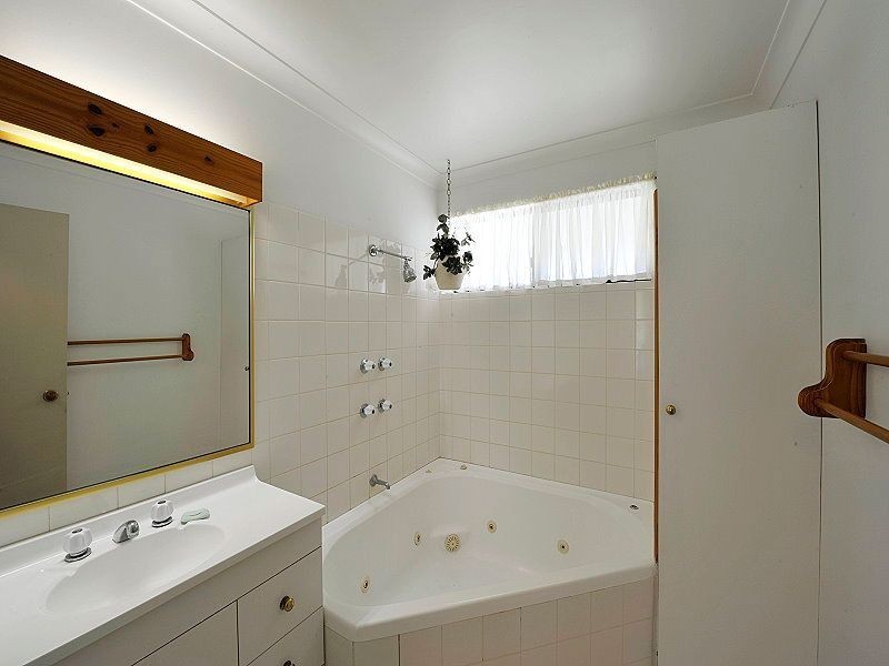 28 Scrivener Place, Halls Head WA 6210