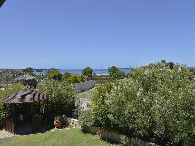 10 Placid Waters Parade, Coodanup WA 6210