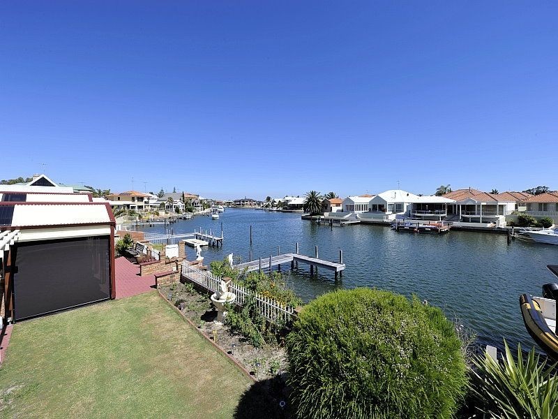 9 Leighton Road East, Halls Head WA 6210
