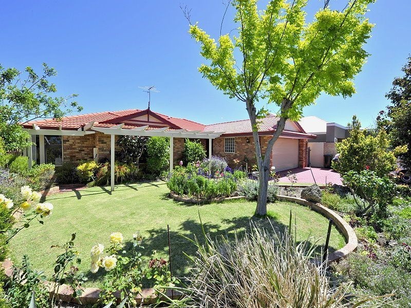 9 Leighton Road East, Halls Head WA 6210