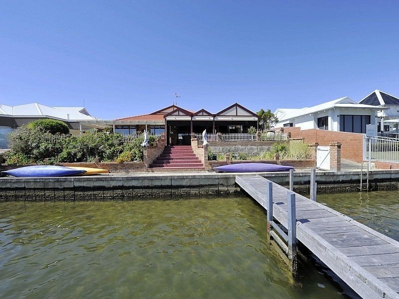 9 Leighton Road East, Halls Head WA 6210