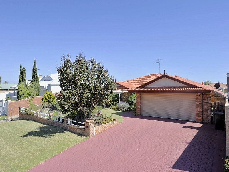 9 Leighton Road East, Halls Head WA 6210