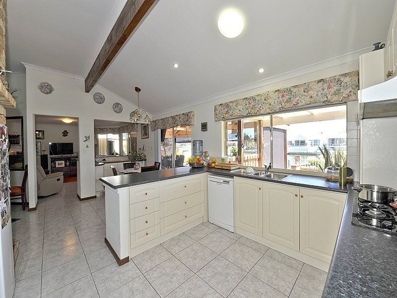 9 Leighton Road East, Halls Head WA 6210