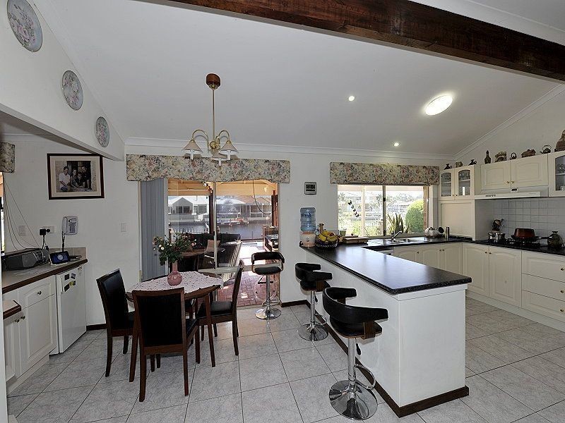 9 Leighton Road East, Halls Head WA 6210