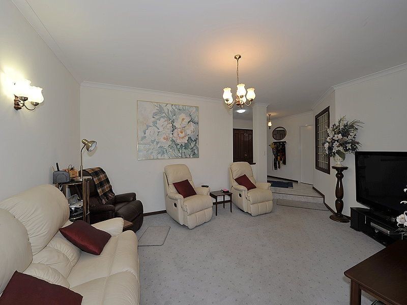 9 Leighton Road East, Halls Head WA 6210