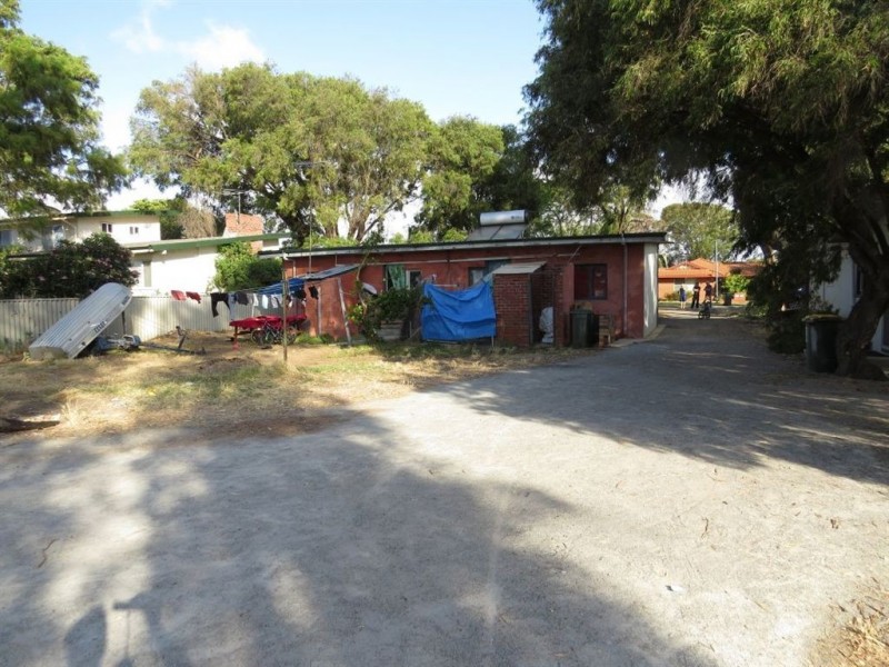 26 Peter Street, Halls Head WA 6210