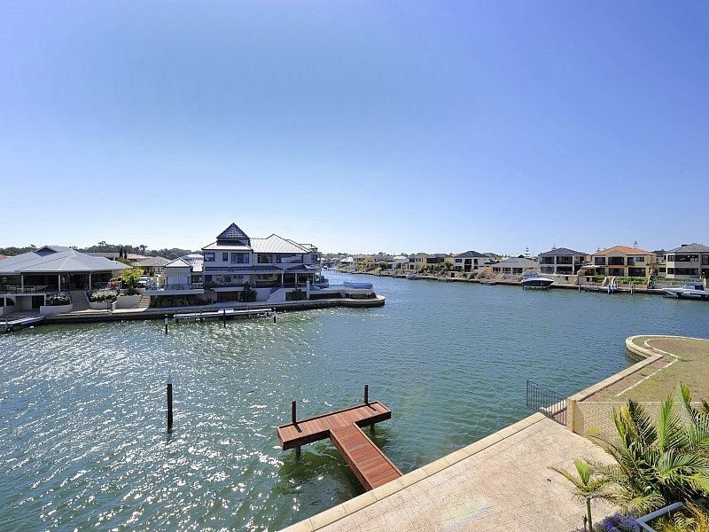 60 Aztec Island Retreat, Halls Head WA 6210