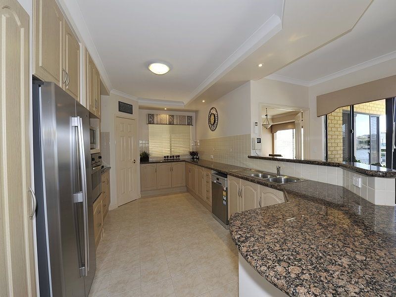 60 Aztec Island Retreat, Halls Head WA 6210