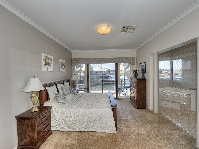 60 Aztec Island Retreat, Halls Head WA 6210