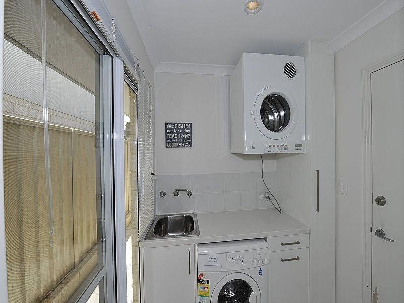 66 Leisure Way, Halls Head WA 6210