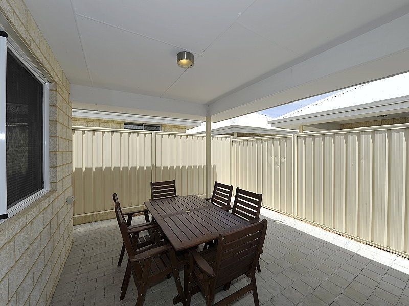 66 Leisure Way, Halls Head WA 6210