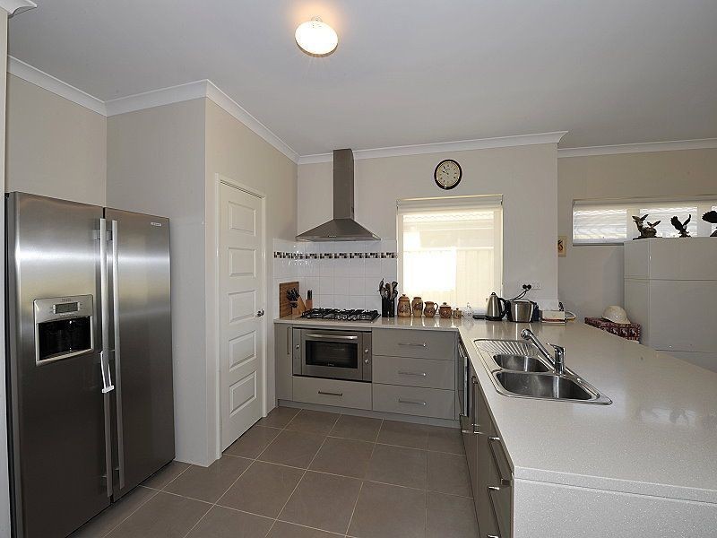 29 Dowerin Circuit, Lakelands WA 6180