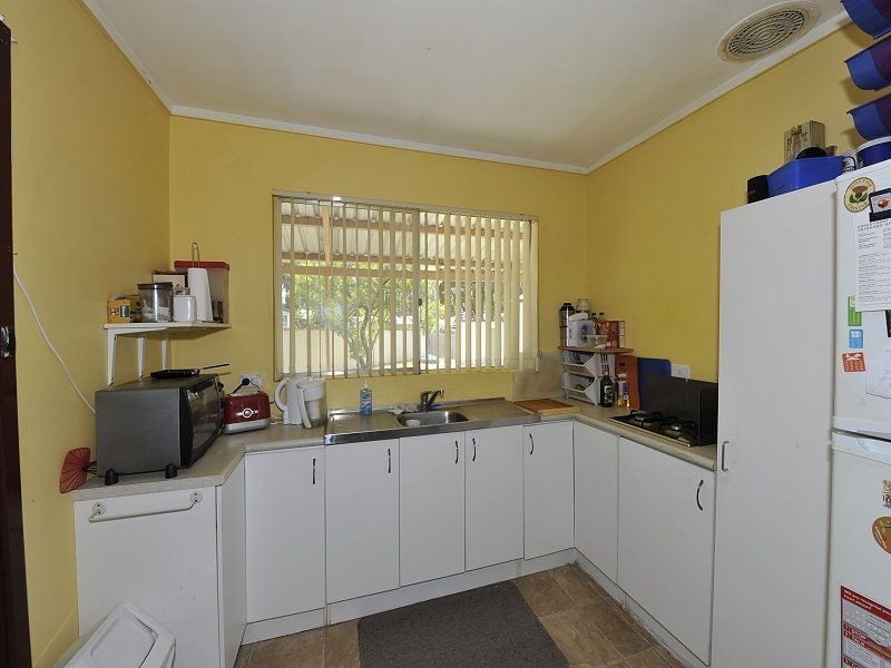 6 Doongin Place, Greenfields WA 6210